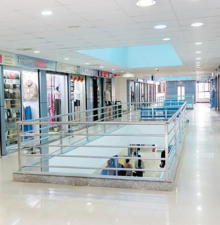 Mirror Maze Experience